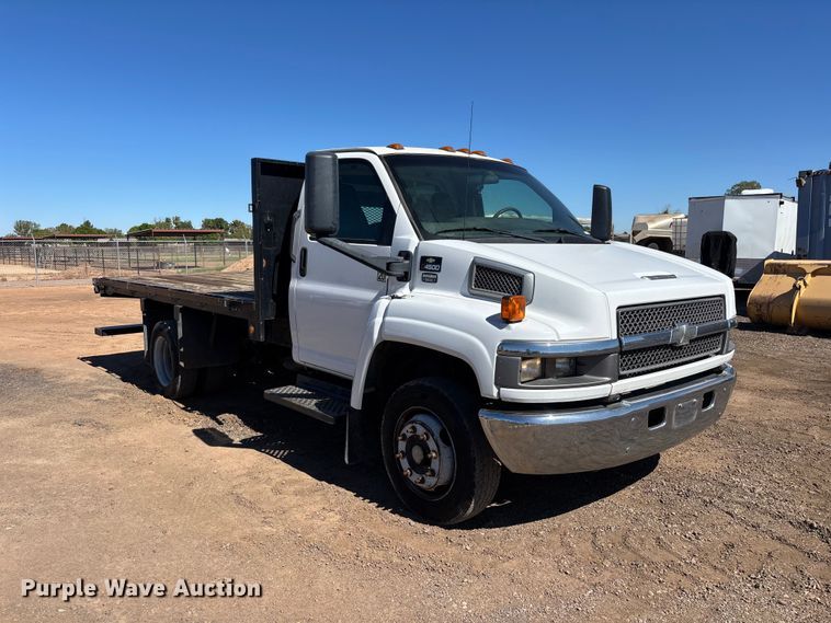 2008 Chevrolet C4500 Flatbed Truck - photo 3