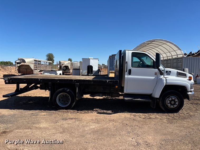 2008 Chevrolet C4500 Flatbed Truck - photo 4
