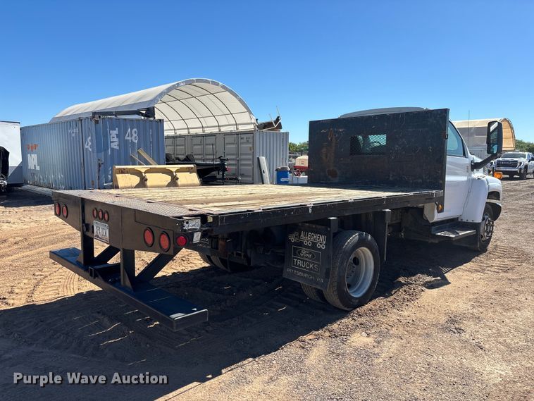 2008 Chevrolet C4500 Flatbed Truck - photo 5