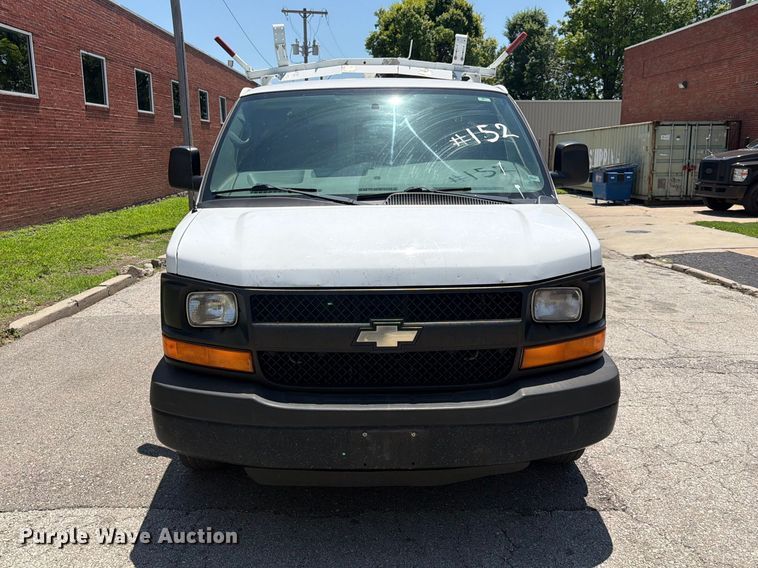 2013 Chevrolet Express 2500 Van - photo 2
