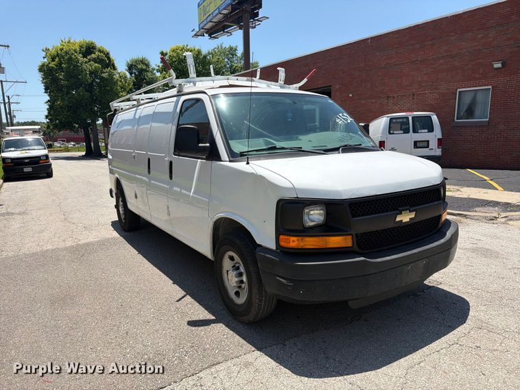 2013 Chevrolet Express 2500 Van - photo 3