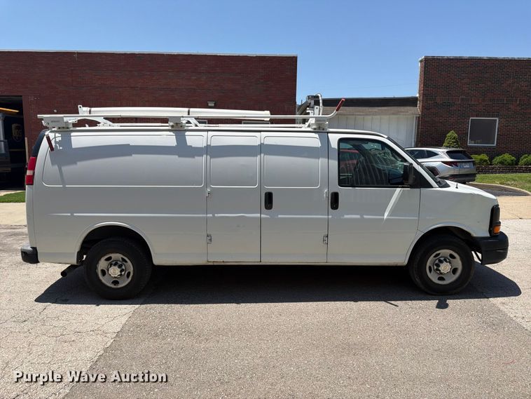 2013 Chevrolet Express 2500 Van - photo 4