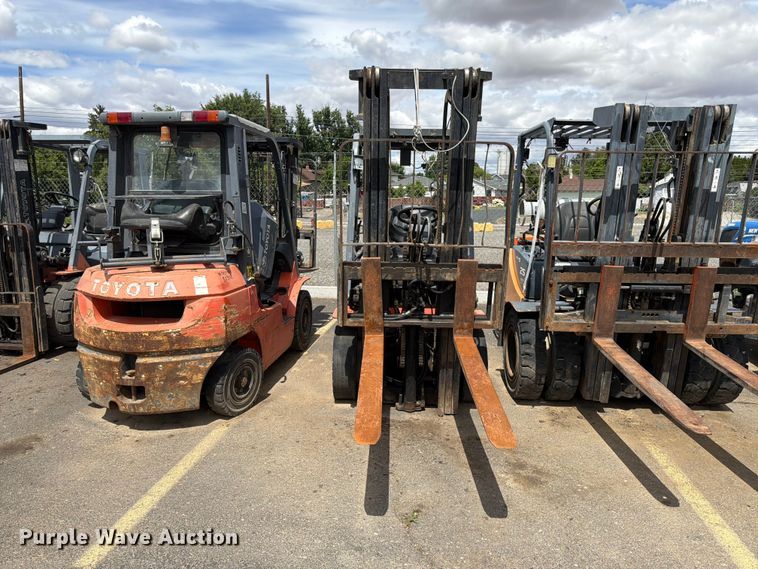 Toyota 7FGU25 Forklift - photo 2
