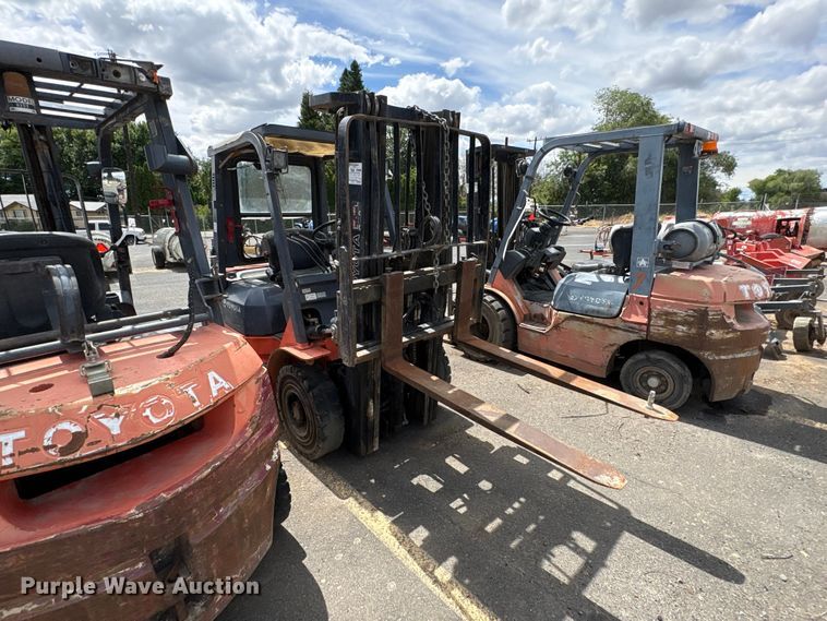 2006 Toyota 7FGU25 Forklift - photo 3