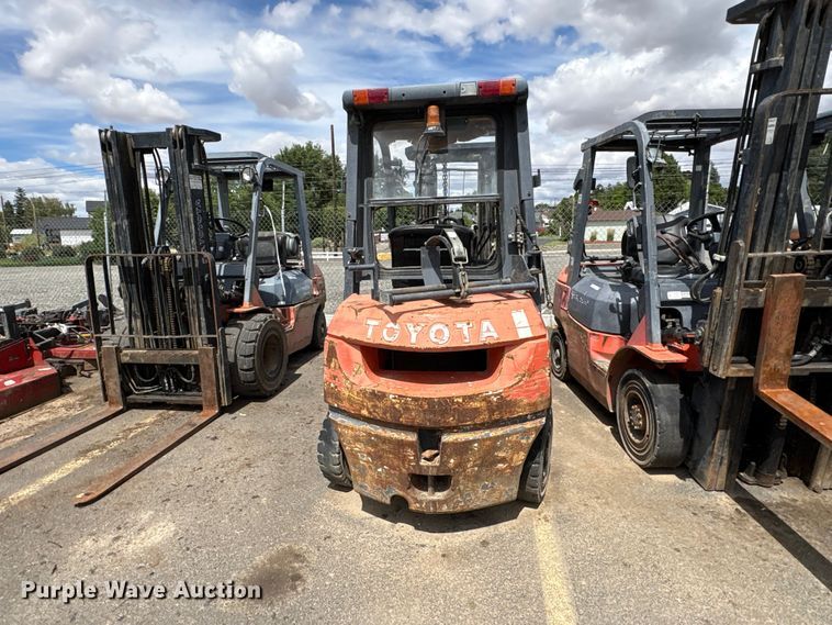 2006 Toyota 7FGU25 Forklift - photo 5