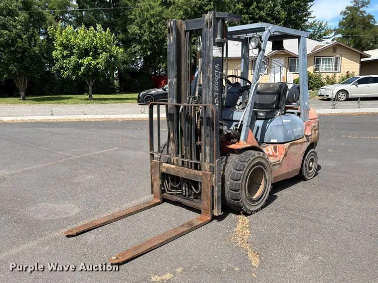 Toyota 7FGU25 Forklift