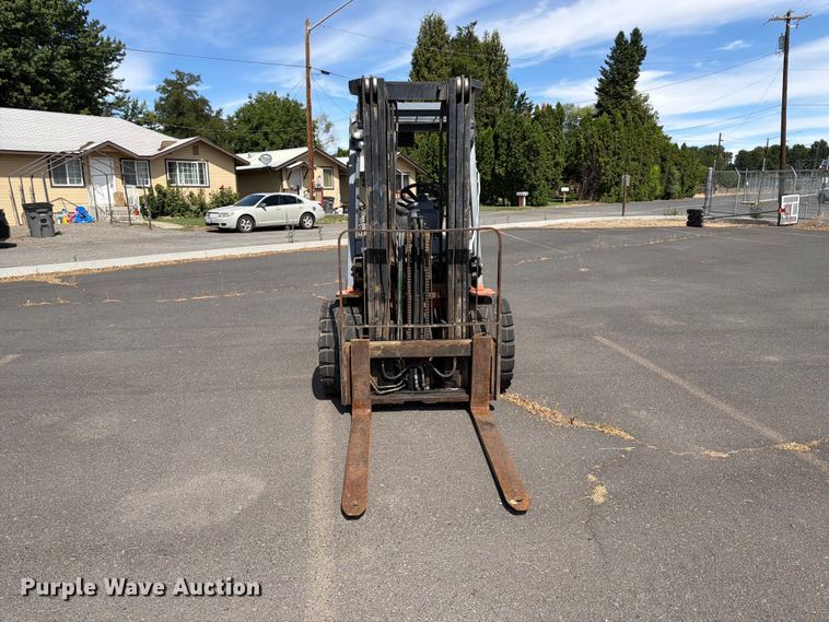 Toyota 7FGU25 Forklift - photo 2