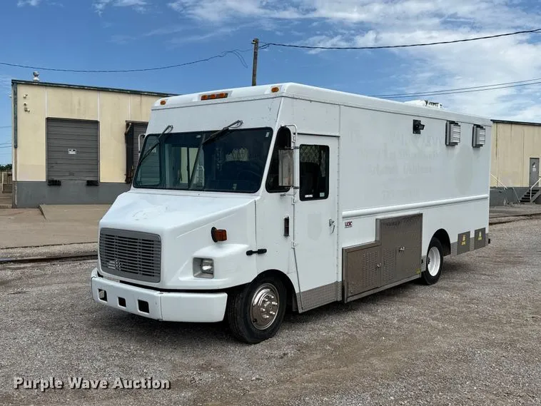 2002 Freightliner MT45 Chassis Food Truck