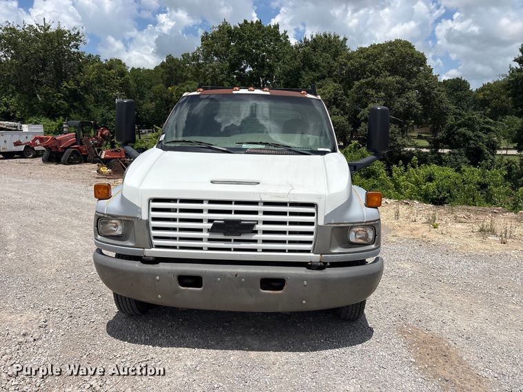 2007 Chevrolet C4 Flatbed Truck - photo 2
