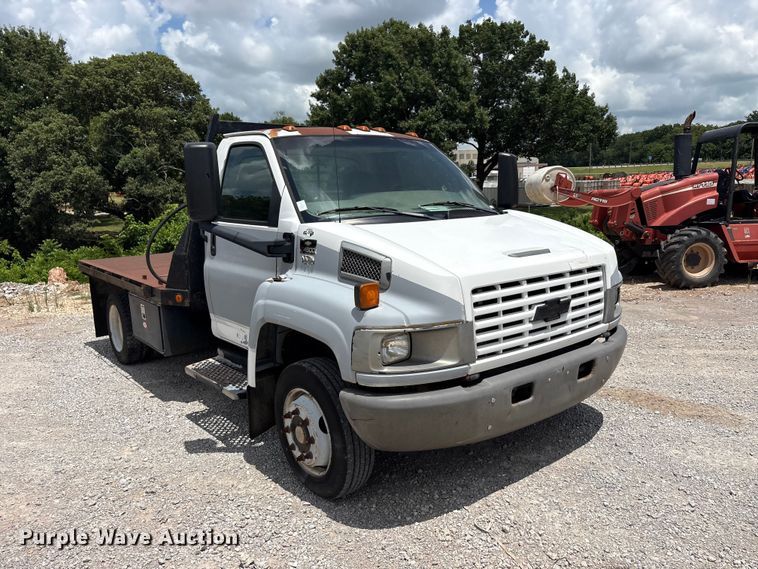 2007 Chevrolet C4 Flatbed Truck - photo 3
