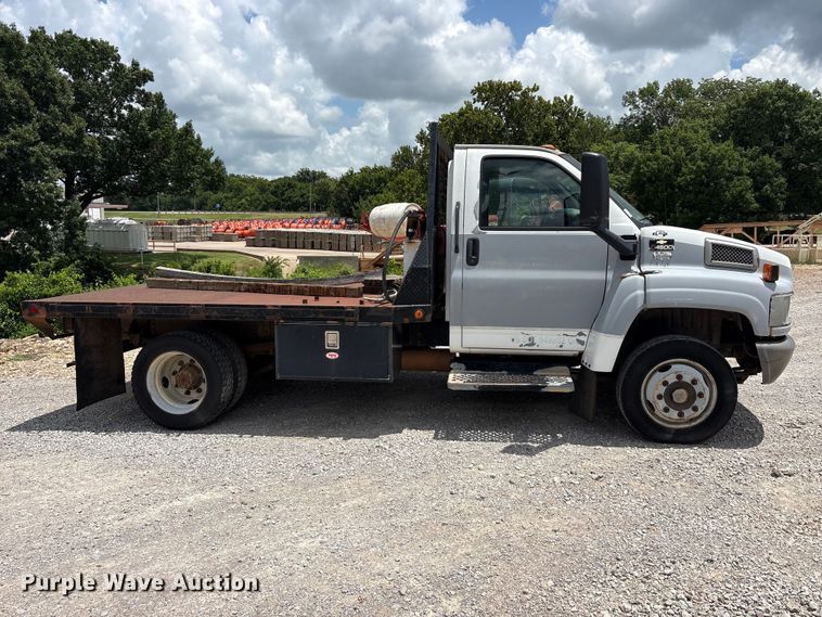 2007 Chevrolet C4 Flatbed Truck - photo 4