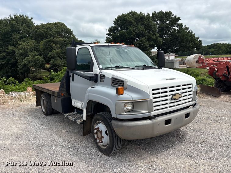 2007 Chevrolet C4 Flatbed Truck - photo 3