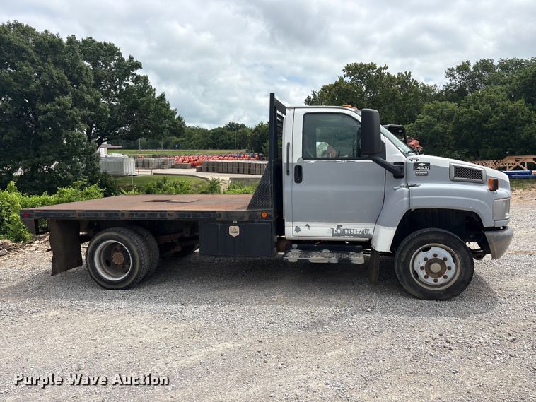 2007 Chevrolet C4 Flatbed Truck - photo 4