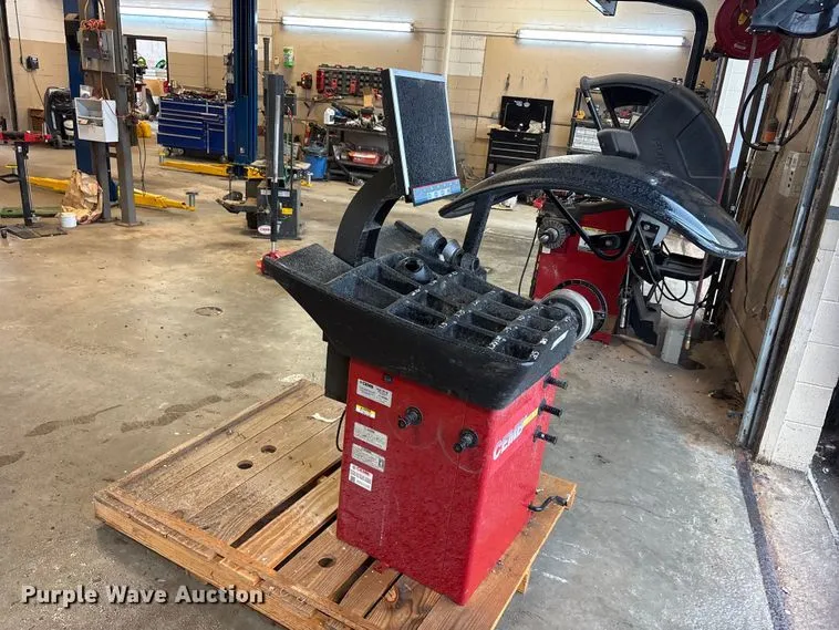 CEMB C80-30 Tire Balancing Machine