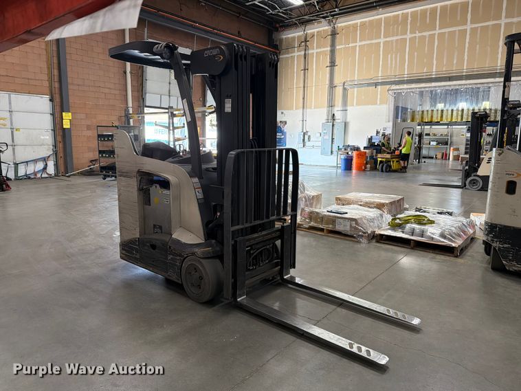 2016 Crown RC5530-35 Forklift - photo 3
