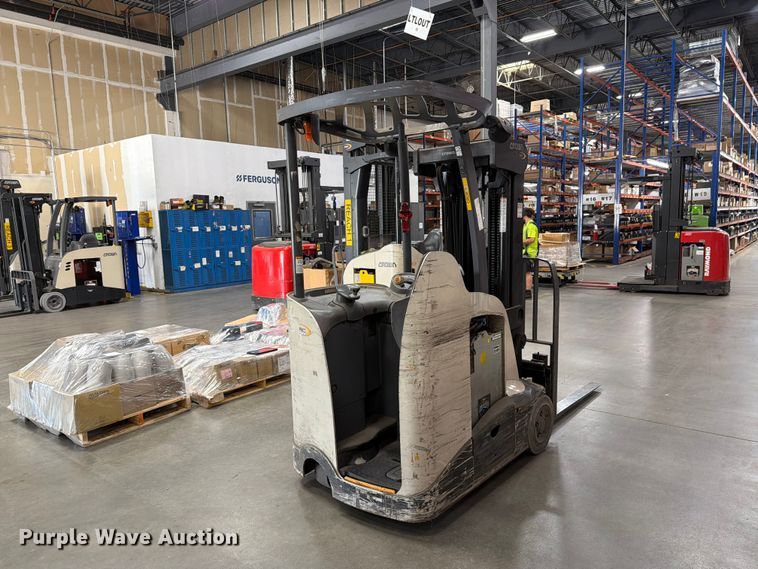 2016 Crown RC5530-35 Forklift - photo 5
