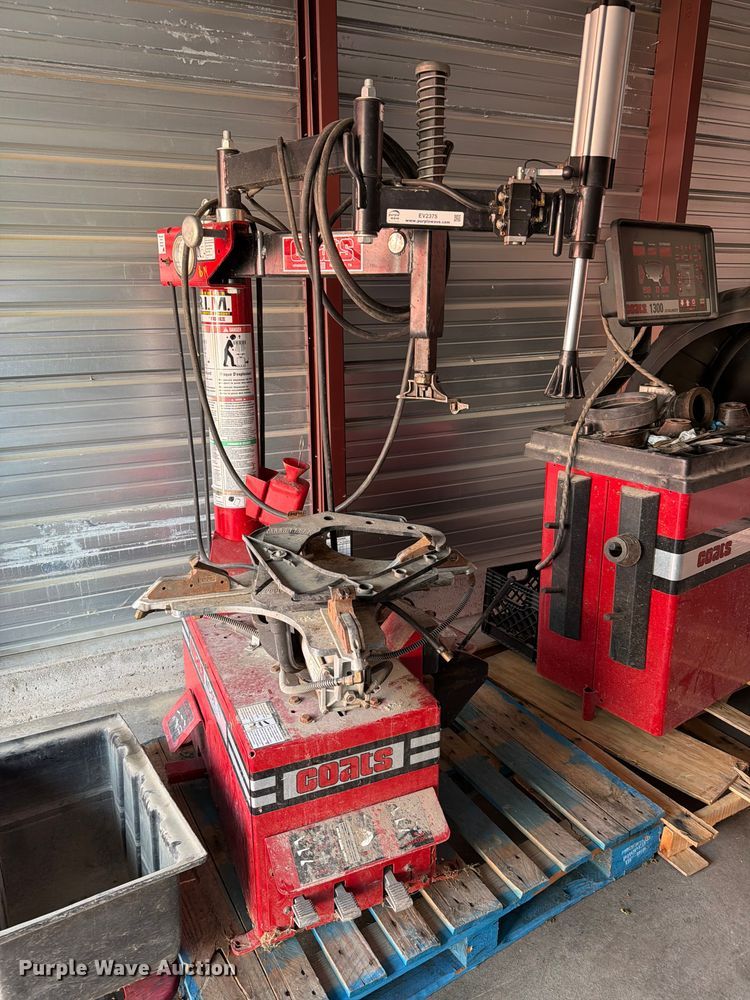 Coats RC-55 Tire Changer - photo 2