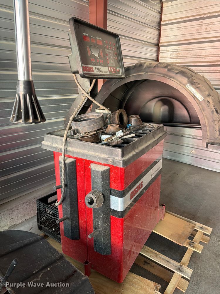 Coats 1300 Tire Balancer - photo 2
