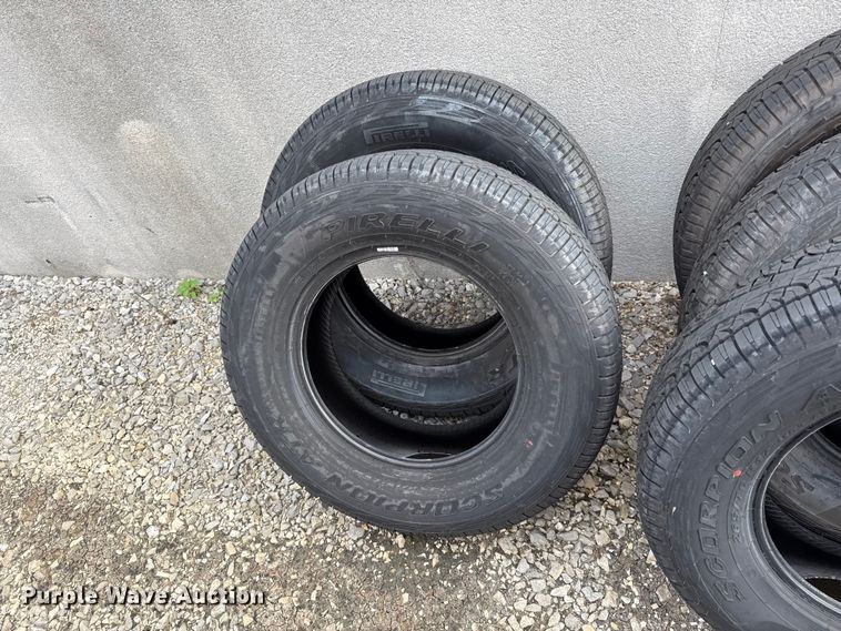 (12) Pirelli 265/70R17 Tires - photo 2