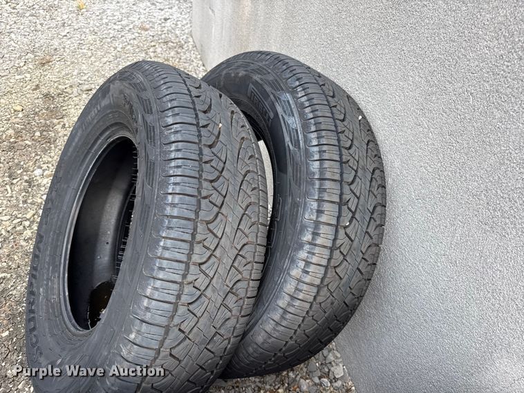 (12) Pirelli 265/70R17 Tires - photo 3