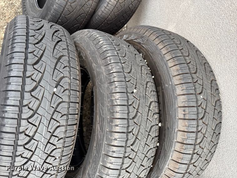 (12) Pirelli 265/70R17 Tires - photo 5