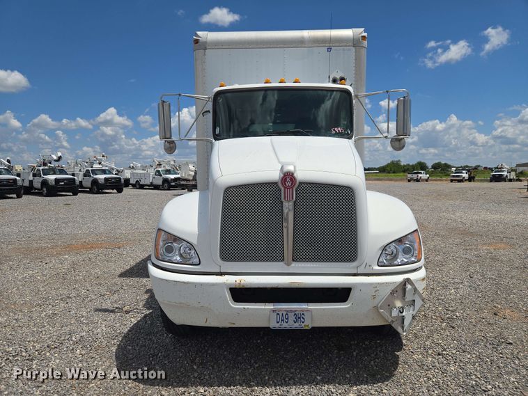 2009 Kenworth T370 Box Truck - photo 2