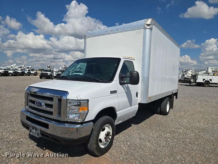 2017 Ford E-350 Box Truck