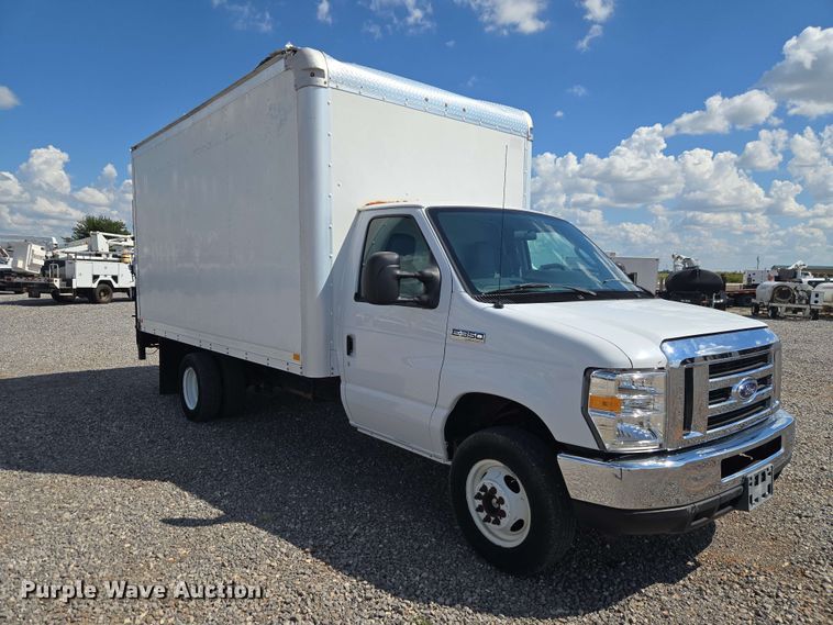 2017 Ford E-350 Box Truck - photo 3