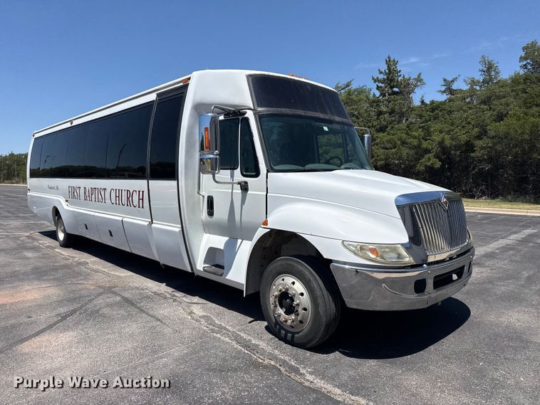2004 International 3200 Shuttle Bus - photo 3