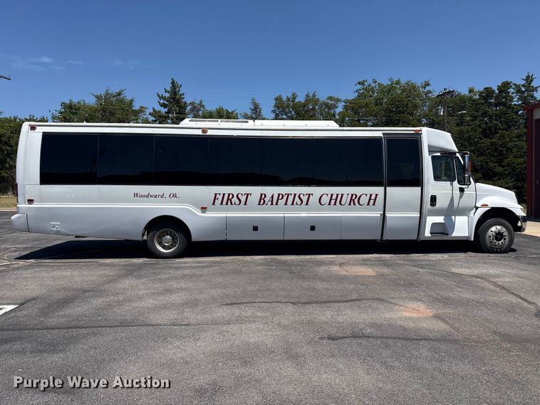 2004 International 3200 Shuttle Bus - photo 4