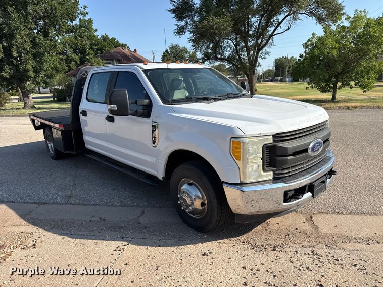 2017 Ford F350 Super Duty XL Crew Cab Flatbed Pickup Truck - photo 3