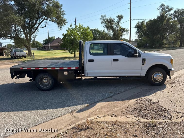 2017 Ford F350 Super Duty XL Crew Cab Flatbed Pickup Truck - photo 4