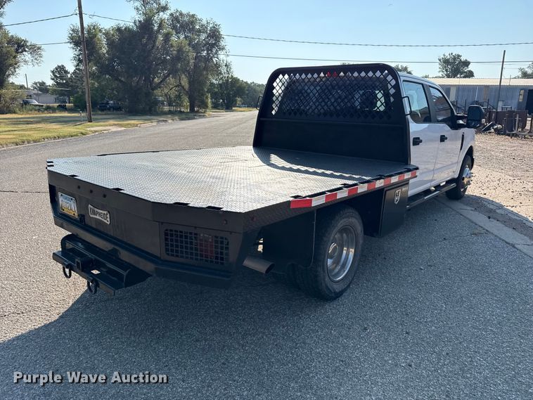 2017 Ford F350 Super Duty XL Crew Cab Flatbed Pickup Truck - photo 5