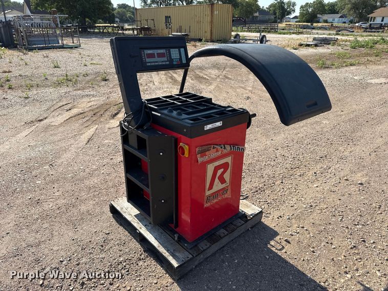 Bend-Pak Ranger DST-1000 Tire Balancing Machine - photo 2