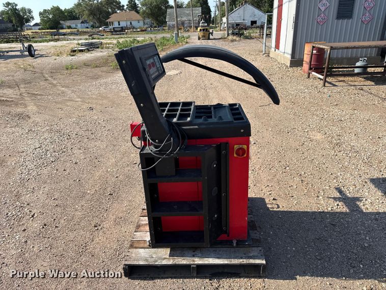 Bend-Pak Ranger DST-1000 Tire Balancing Machine - photo 3