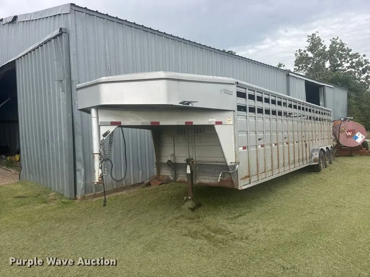 2009 Titan Trailer Mfg. 9R3178 Livestock Trailer