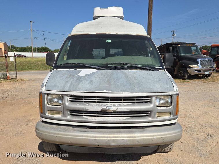 2001 Chevrolet Express 3500 Van - photo 2