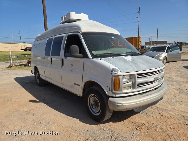 2001 Chevrolet Express 3500 Van - photo 3