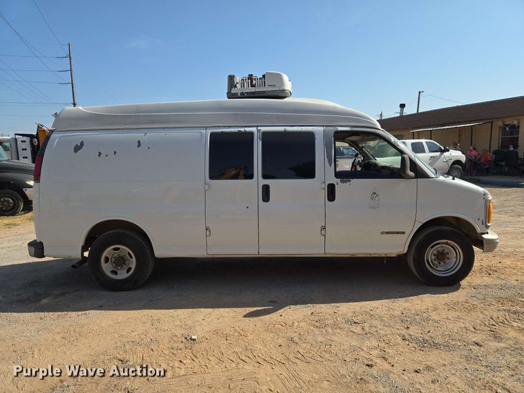 2001 Chevrolet Express 3500 Van - photo 4