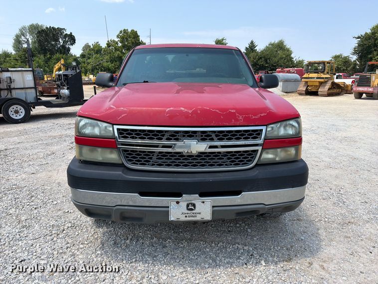 2005 Chevrolet Silverado 2500HD Pickup Truck - photo 2
