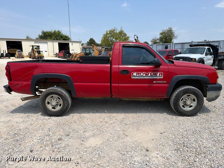 2005 Chevrolet Silverado 2500HD Pickup Truck - photo 4