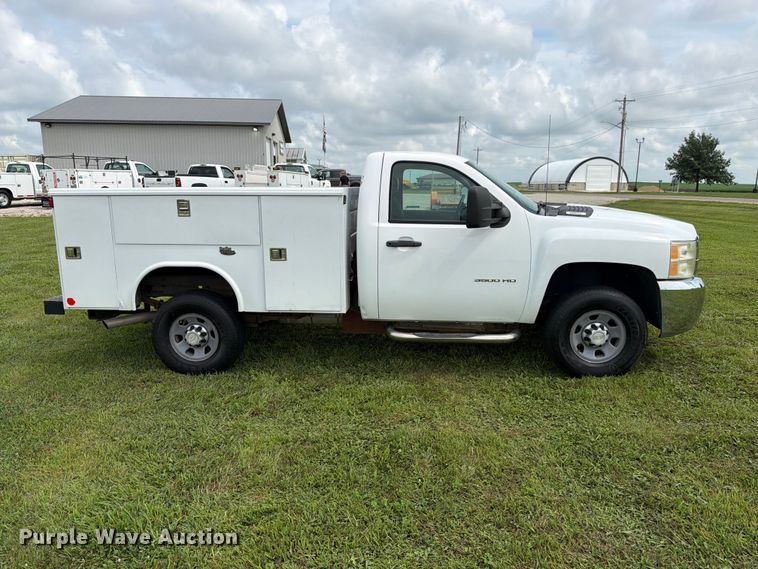 2010 Chevrolet Silverado 3500HD Utility Bed Pickup Truck - photo 4