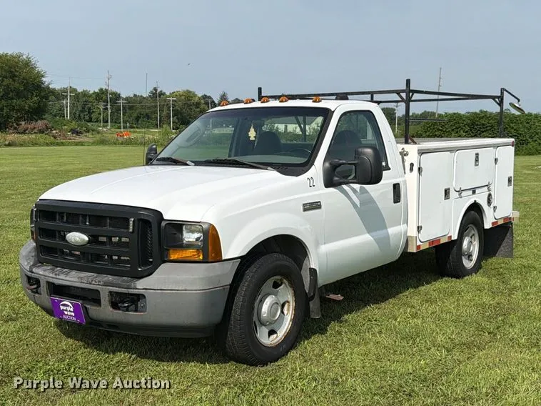2006 Ford F350 Super Duty Utility Bed Pickup Truck