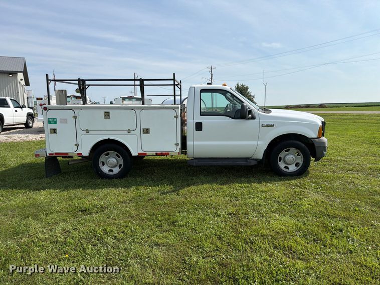 2006 Ford F350 Super Duty Utility Bed Pickup Truck - photo 4