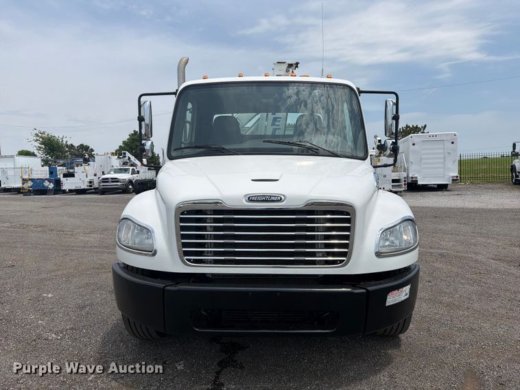 2015 Freightliner Business Class M2 Utility / Service Truck - photo 2