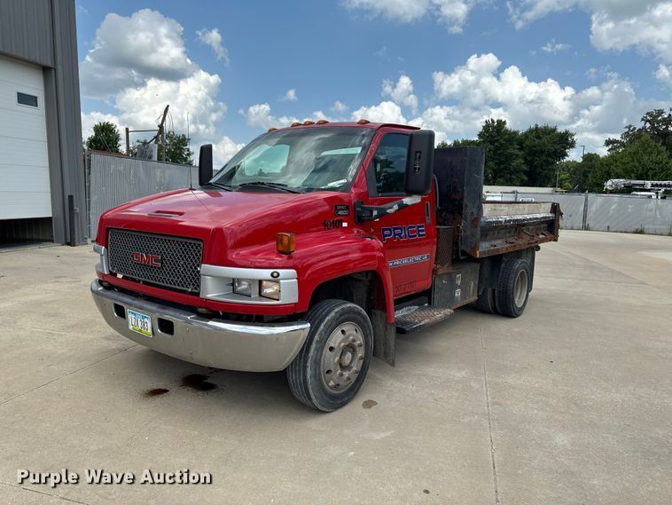 2003 GMC C4500 Dump Truck - photo 2