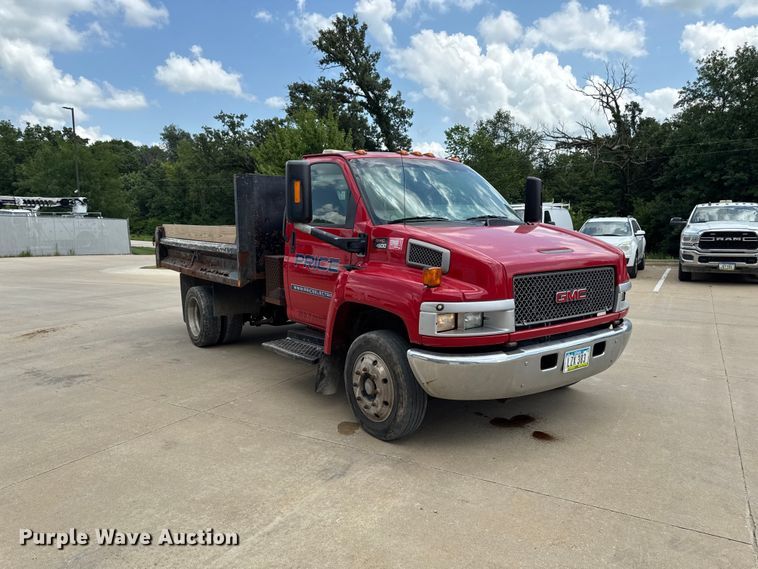 2003 GMC C4500 Dump Truck - photo 4