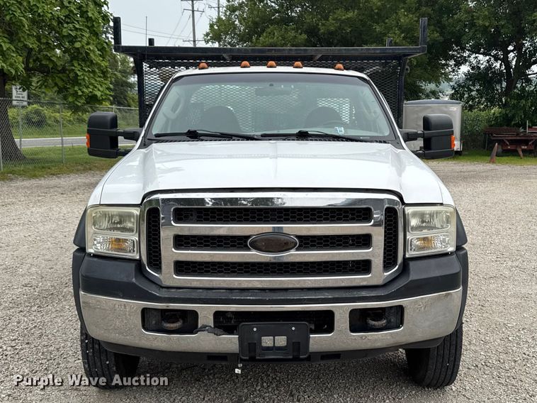 2006 Ford F550 Flatbed Truck - photo 2