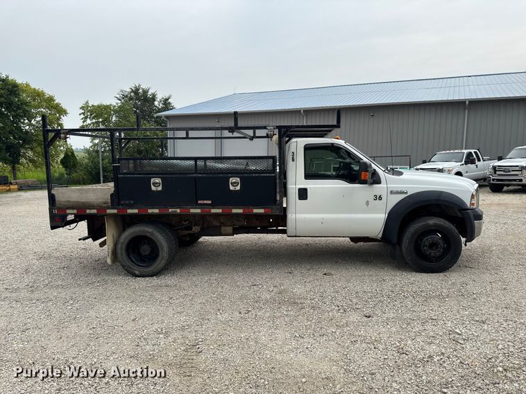 2006 Ford F550 Flatbed Truck - photo 4