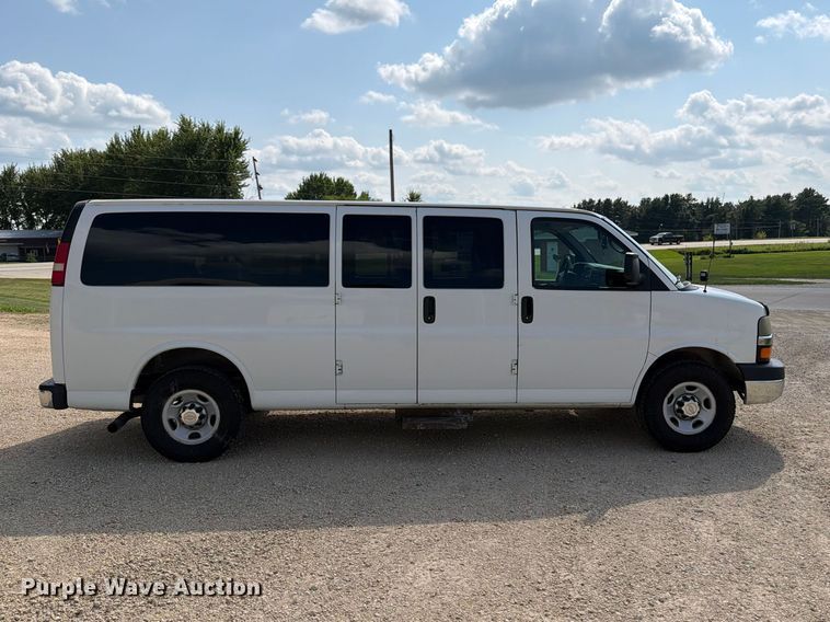 2014 Chevrolet Express 3500 Van - photo 4